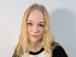 camwhore nude KamiMellema