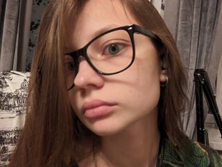 live webcam performer KeeleyCaryl