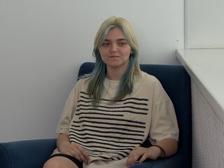 hot strip tease web cam LauriMagnie