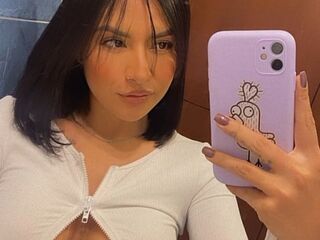 camwhore fingering shaved pussy LaurynJhons