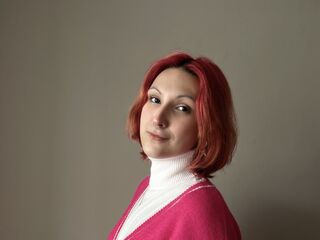 naughty cam girl masturbating with dildo LesliMahone