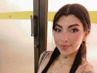 cam girl playing with sextoy LesslyKity