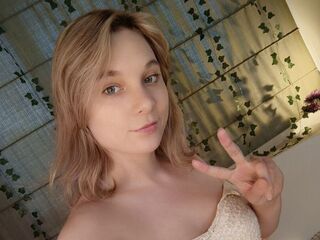 naked camgirl masturbating with vibrator LilianDavidge