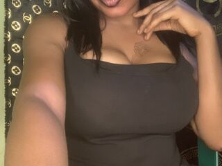 camgirl playing with vibrator LindaBernard