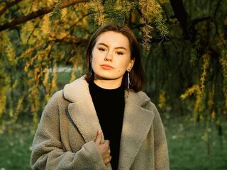 cam girl masturbating with sextoy LinnDegnan