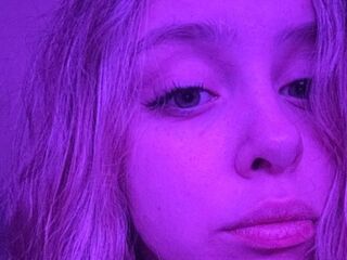 camgirl fingering bald pussy LizzetteStanway