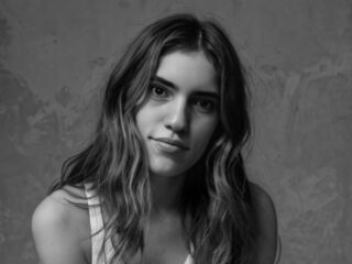 cam girl playing with vibrator LucettaGrandon