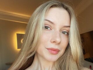 shaved pussy cam LucieStupak