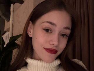 girl MaeBroadway