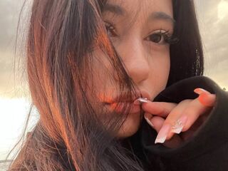 camgirl masturbating with dildo MaiPreato