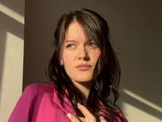 cam girl showing tits MaudGuerrido