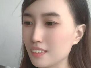 cam girl playing with sextoy Mengying