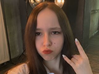 camslut showing tits MiaChelbe