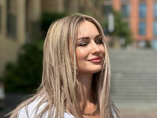naked webcam girl masturbating MiaLunn