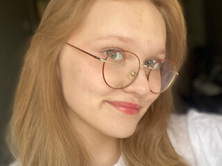 hot cam girl fingering shaved pussy MicahCussins