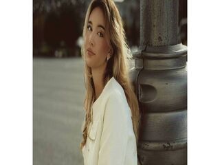 camwhore masturbating with sextoy MiraStarlet