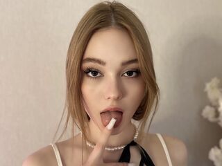 adult cam show MyaFields