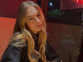 hot cam girl fingering shaved pussy NellMocarski