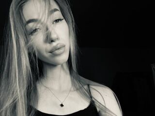 camslut fingering wet pussy NikkiTenerovich