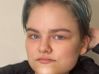 naked girl with webcam masturbating with vibrator NilaPerine