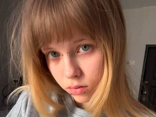 camwhore fingering shaved pussy OpheliaWrenny