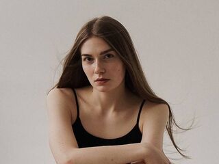 camgirl playing with vibrator RebeccaMcqoggen