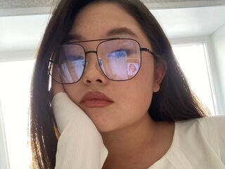 naughty cam girl fingering shaved pussy RennyPerries
