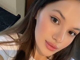 camslut showing tits SantinaHeckle