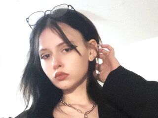 naked camgirl masturbating with vibrator SaraHillton