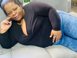hot cam girl masturbating with vibrator ShantalBrownn