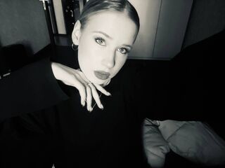 nude webcamgirl SherieMcwayne