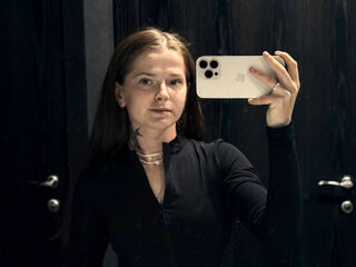 naughty camgirl masturbating with vibrator SilvaNayee