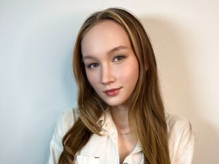 naughty camwhore SynneFell