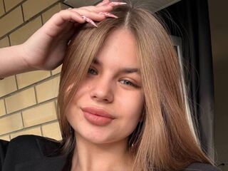 camgirl playing with vibrator TonitaClark