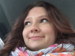 naughty camgirl masturbating with vibrator VellaPeaks