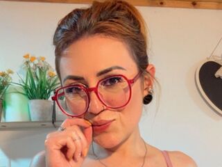 naughty camgirl masturbating with vibrator VictoriaFalon