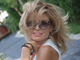fingering camgirl VictoriaSonia