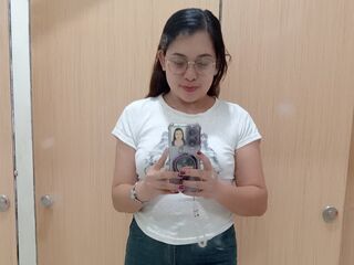 girl shaving pussy VienaToria